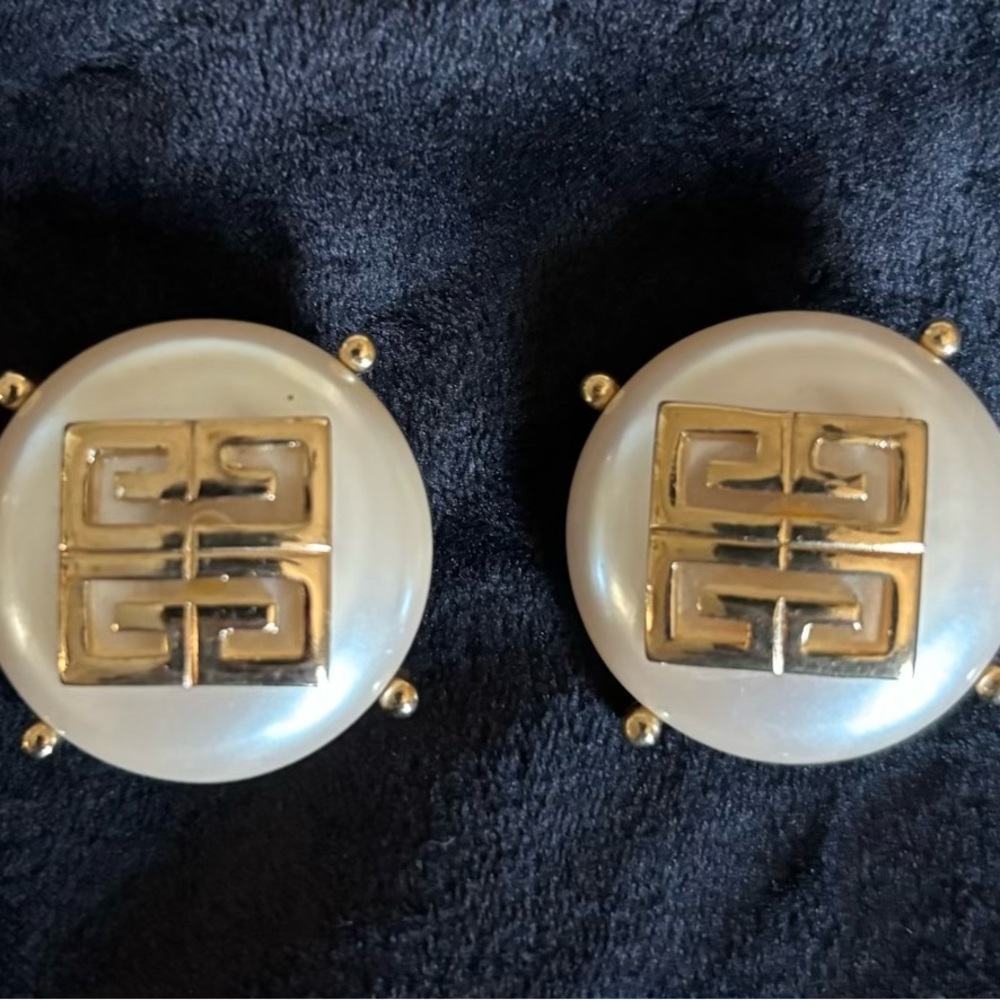 VTG 1980’s Signed ~GIVENCHY~ GOLD PLATED LOGO Faux Pearl Button Clip EARRINGS